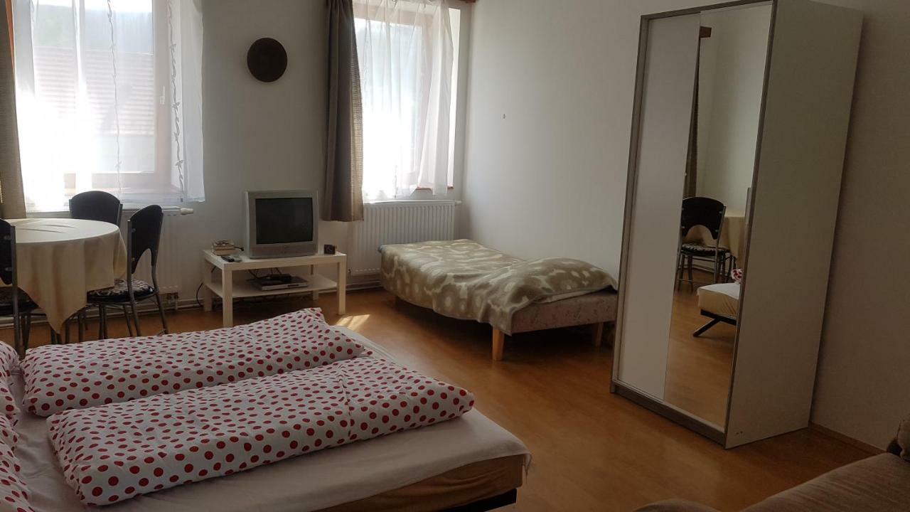 Petra Apartmanok Велем Екстериор снимка