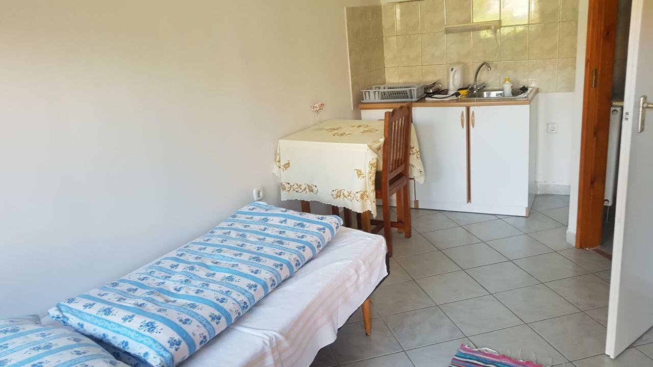 Petra Apartmanok Велем Екстериор снимка
